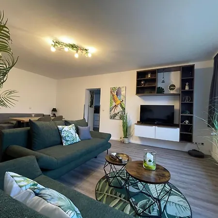 Lägenhet Zuarin Schlossblick Mit Dschungel-Feeling - Direkt Am Schlossgarten Von Schwerin - Ganzes Apartment - Parkplatz Vorhanden Schwerin (Mecklenburg-Vorpommern)