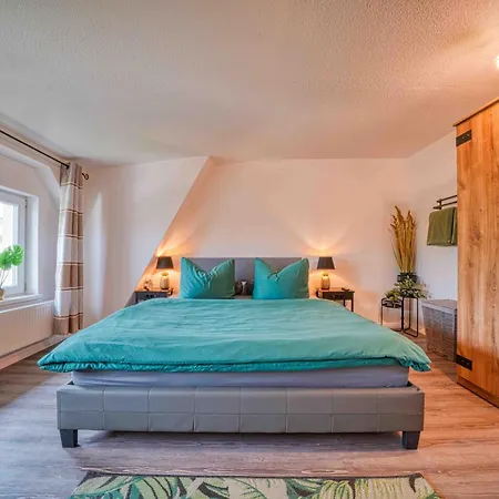 Lägenhet Zuarin Schlossblick Mit Dschungel-Feeling - Direkt Am Schlossgarten Von Schwerin - Ganzes Apartment - Parkplatz Vorhanden *