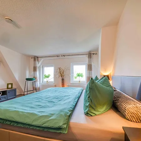 Zuarin Schlossblick Mit Dschungel-Feeling - Direkt Am Schlossgarten Von Schwerin - Ganzes Apartment - Parkplatz Vorhanden Lägenhet