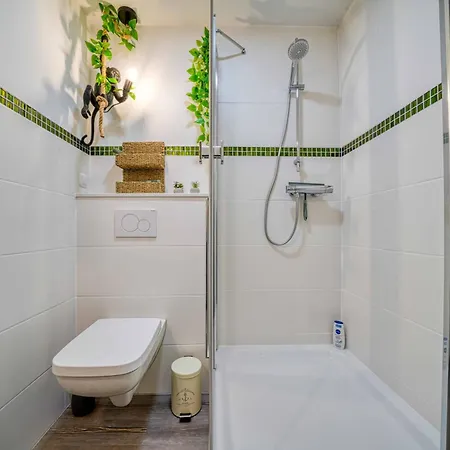 Zuarin Schlossblick - Ganzes Direkt Am Schlossgarten Von Mit Dschungel-feeling - Parkplatz Auf Anfrage Vorhanden * Schwerin (Mecklenburg-Vorpommern)