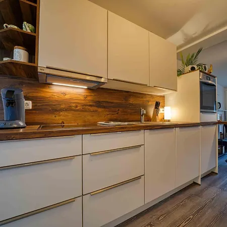 Zuarin Schlossblick - Ganzes Direkt Am Schlossgarten Von Mit Dschungel-feeling - Parkplatz Auf Anfrage Vorhanden Appartement