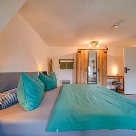 Zuarin Schlossblick Mit Dschungel-Feeling - Direkt Am Schlossgarten Von Schwerin - Ganzes Apartment - Parkplatz Vorhanden Lägenhet *
