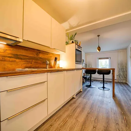 Zuarin Schlossblick - Ganzes Direkt Am Schlossgarten Von Mit Dschungel-feeling - Parkplatz Auf Anfrage Vorhanden Appartement