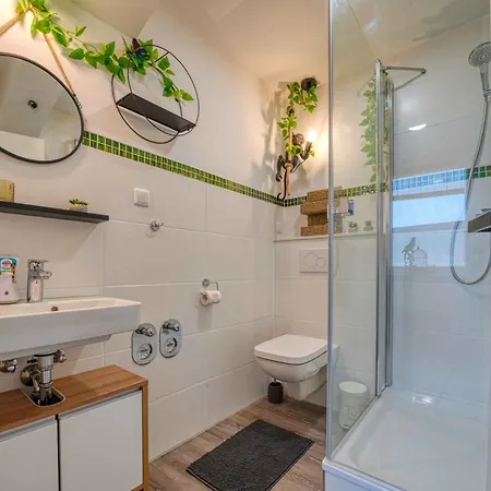 Appartement Zuarin Schlossblick - Ganzes Direkt Am Schlossgarten Von Mit Dschungel-feeling - Parkplatz Auf Anfrage Vorhanden