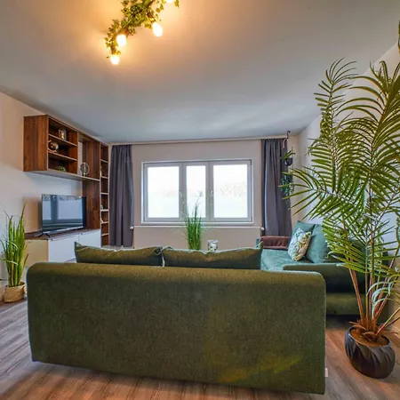 Zuarin Schlossblick Mit Dschungel-Feeling - Direkt Am Schlossgarten Von Schwerin - Ganzes Apartment - Parkplatz Vorhanden Lägenhet *