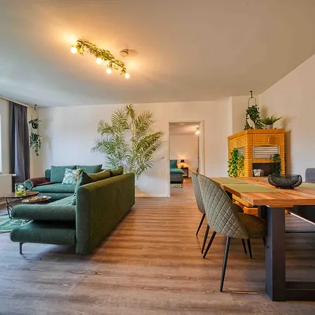 Zuarin Schlossblick Mit Dschungel-Feeling - Direkt Am Schlossgarten Von Schwerin - Ganzes Apartment - Parkplatz Vorhanden Lägenhet